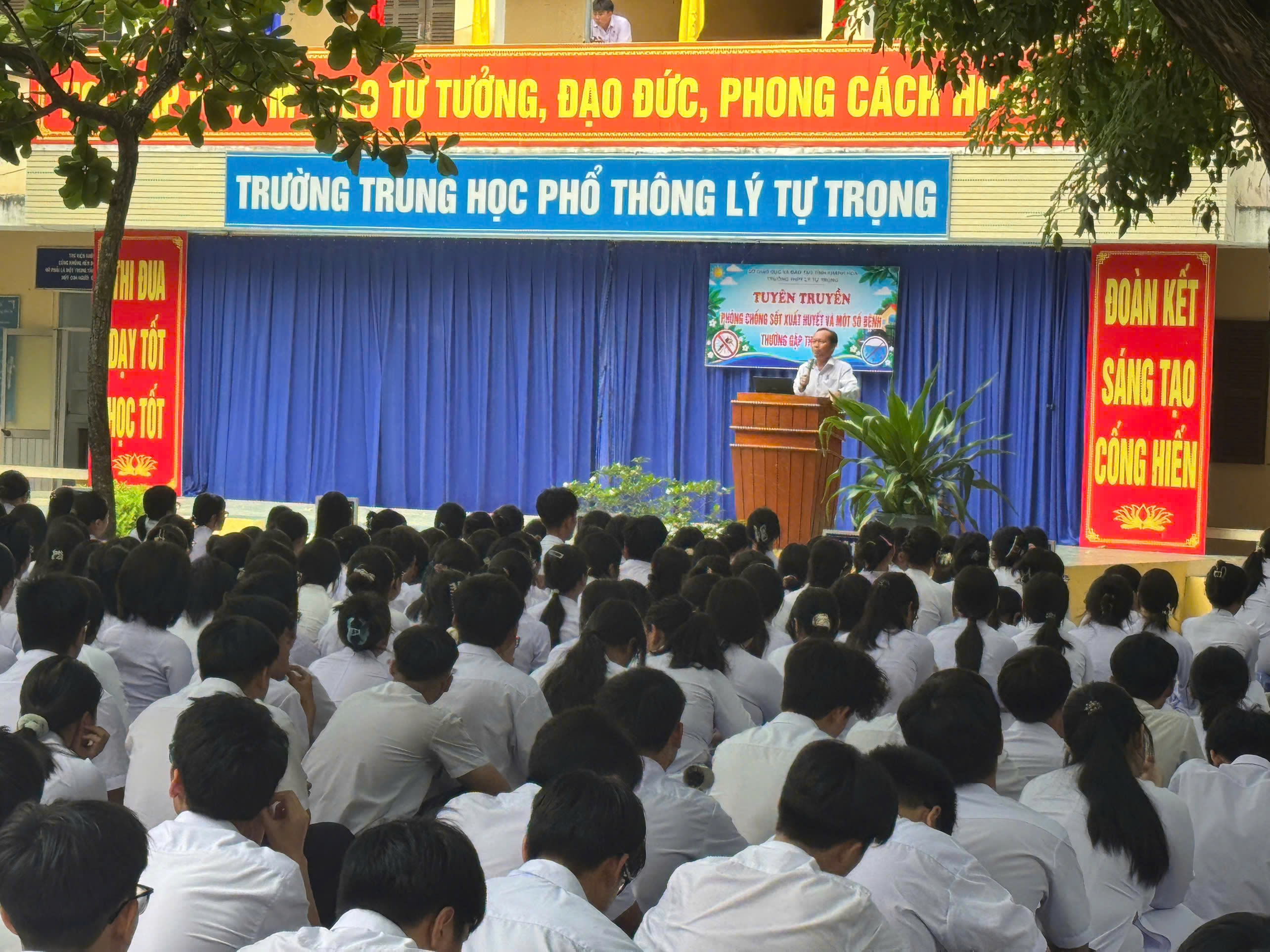 Nâng cao kiến thức phòng bệnh cho học sinh trường THPT Lý Tự Trọng